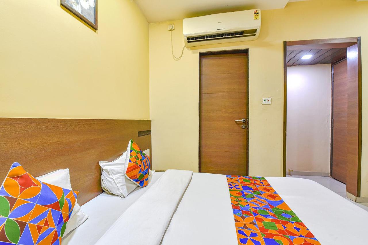 Fabhotel Rb Residency Surat Luaran gambar