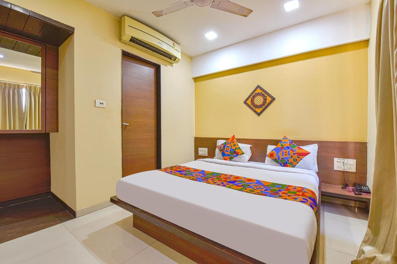 Fabhotel Rb Residency Surat Luaran gambar