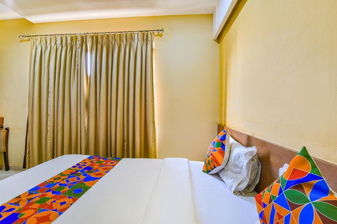 Fabhotel Rb Residency Surat Luaran gambar
