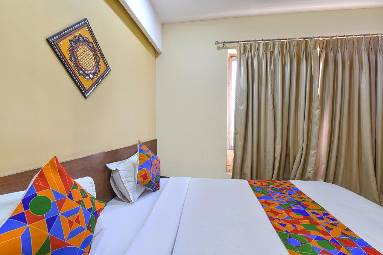 Fabhotel Rb Residency Surat Luaran gambar