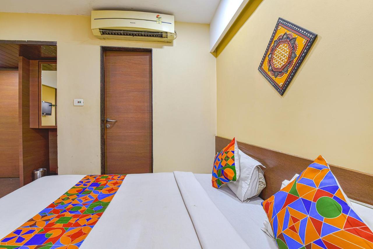 Fabhotel Rb Residency Surat Luaran gambar